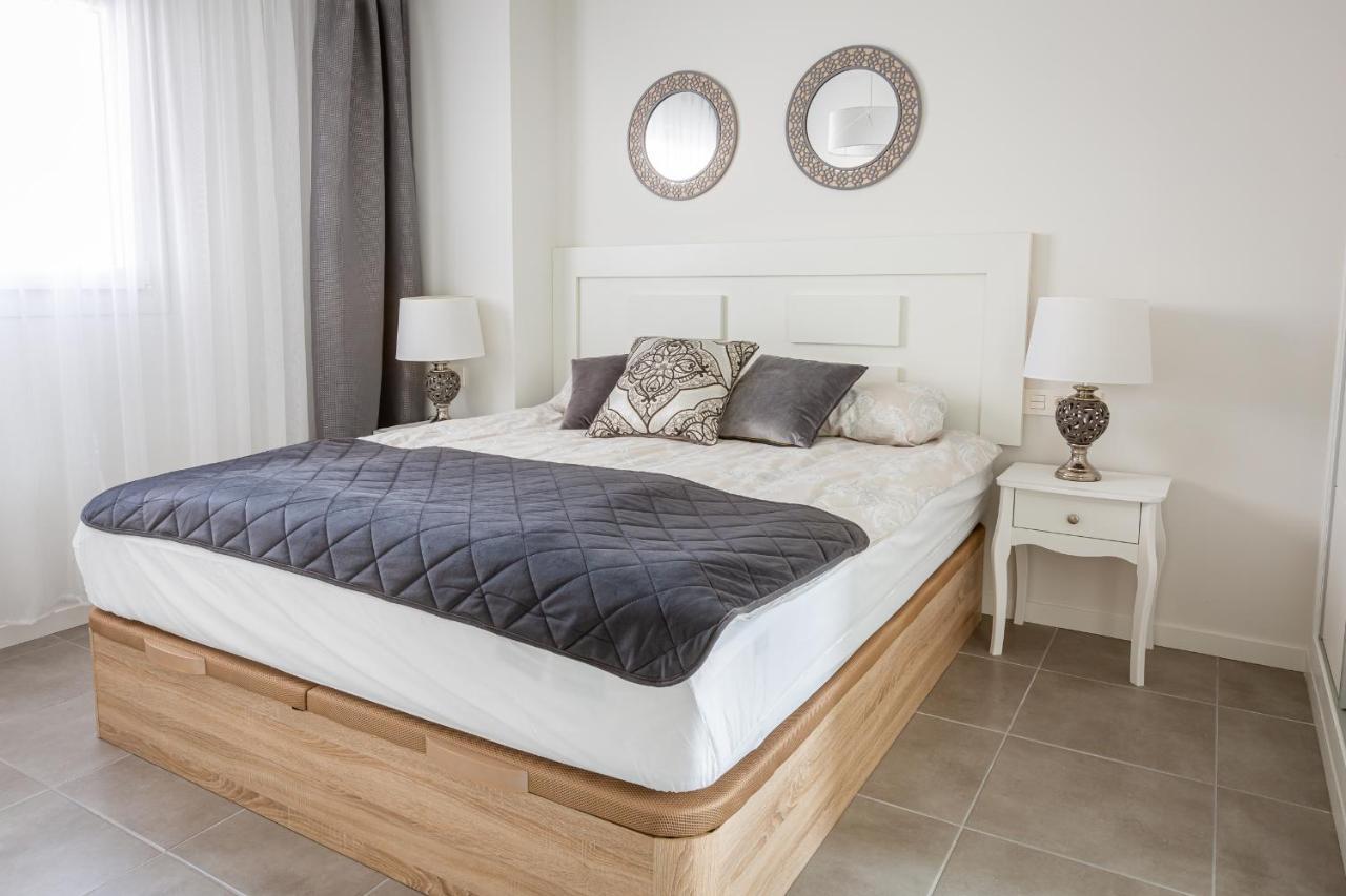 Sunny In With Outdoor Swimming Pool And Garage Parking Place Included, 300m From The Sandy *