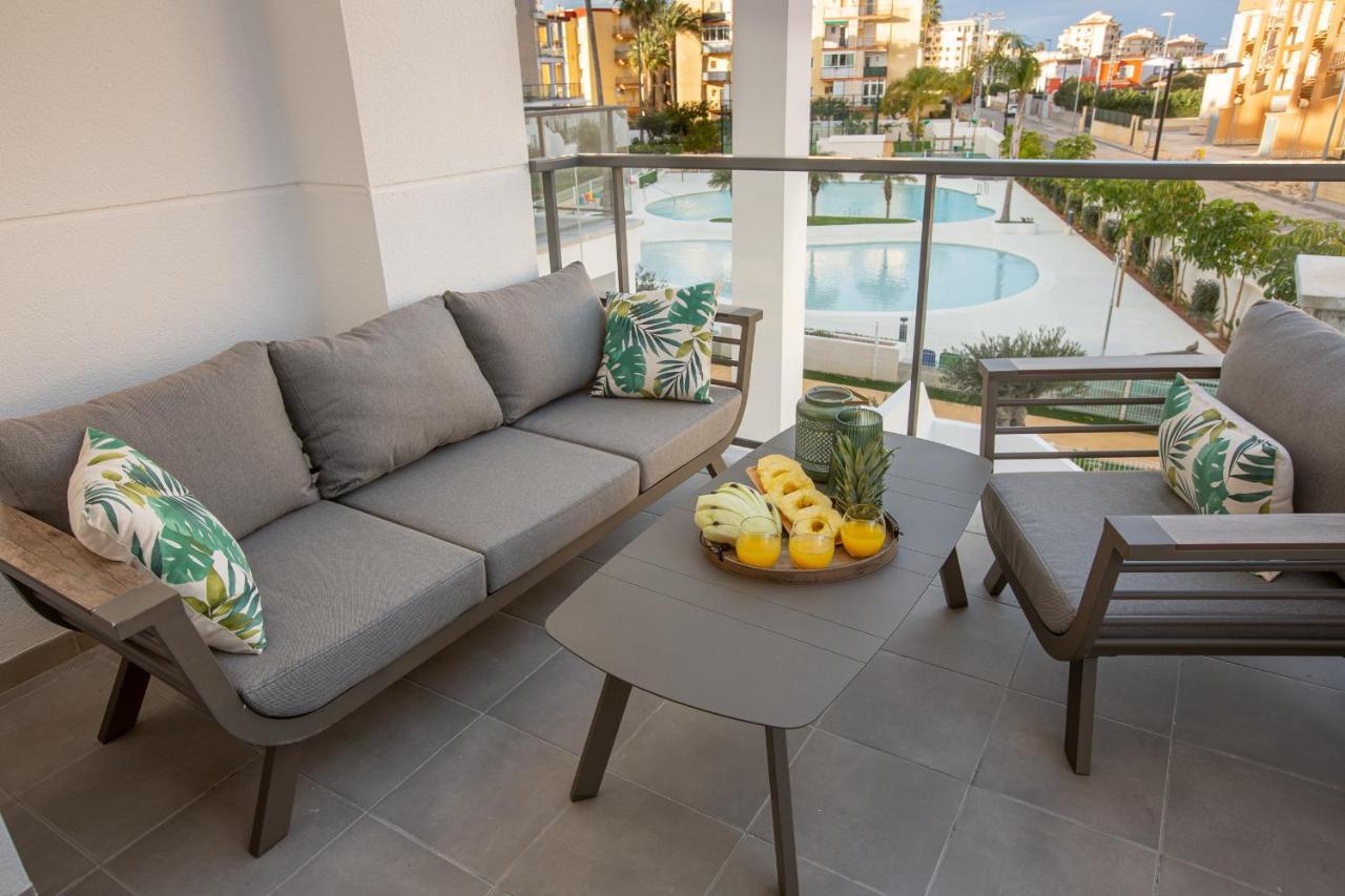 Sunny In With Outdoor Swimming Pool And Garage Parking Place Included, 300m From The Sandy Dénia