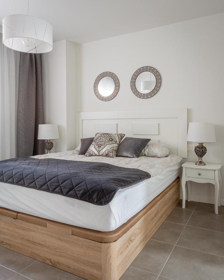 Sunny In With Outdoor Swimming Pool And Garage Parking Place Included, 300m From The Sandy Appartement Dénia