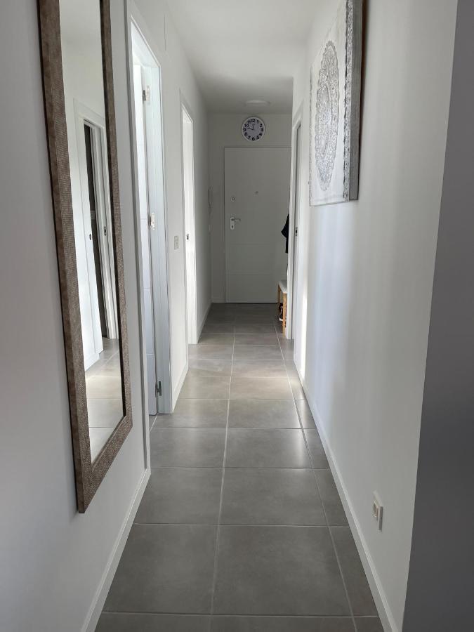 Sunny In With Outdoor Swimming Pool And Garage Parking Place Included, 300m From The Sandy Appartement Dénia