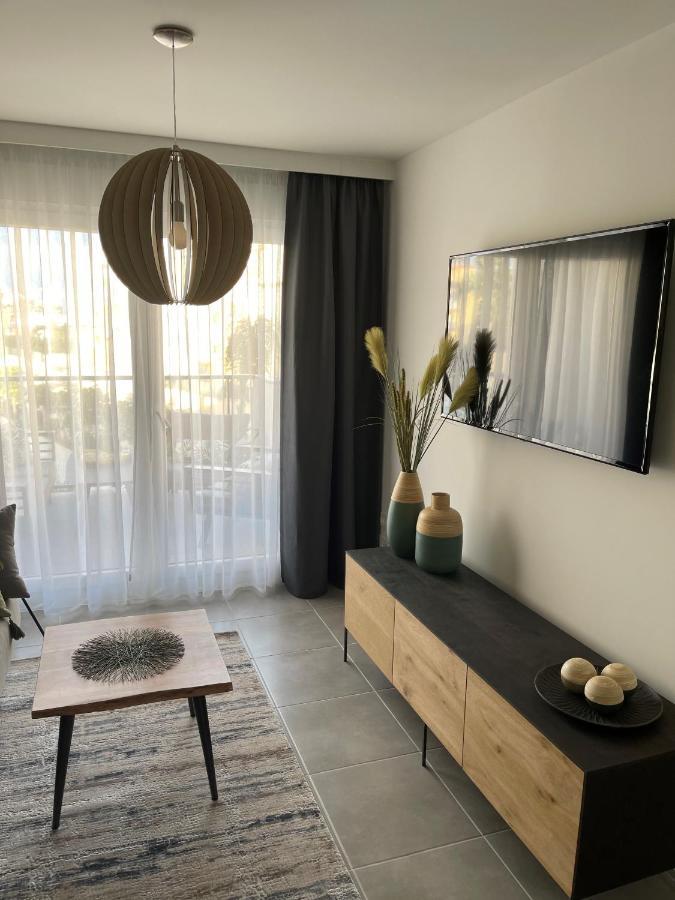 Appartement Sunny In With Outdoor Swimming Pool And Garage Parking Place Included, 300m From The Sandy *