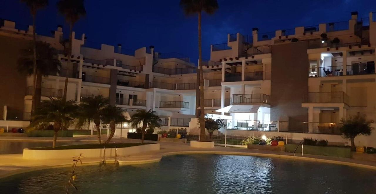 Sunny In With Outdoor Swimming Pool And Garage Parking Place Included, 300m From The Sandy * Dénia